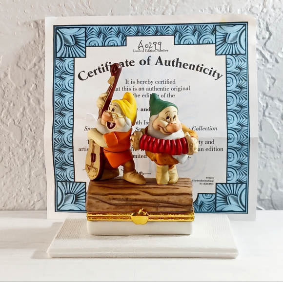 The Bradford Exchange Other - The Bradford Exchange Disney Ceramic Trinket Box EUC